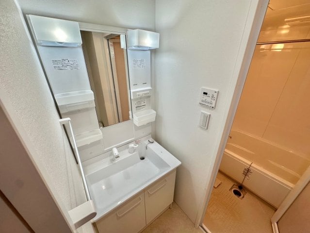  キャッスルコート岩端