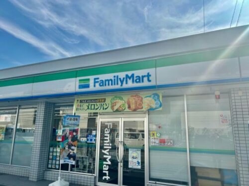 ファミリーマート 姫路亀山店(コンビニ)まで537m アクセスG
