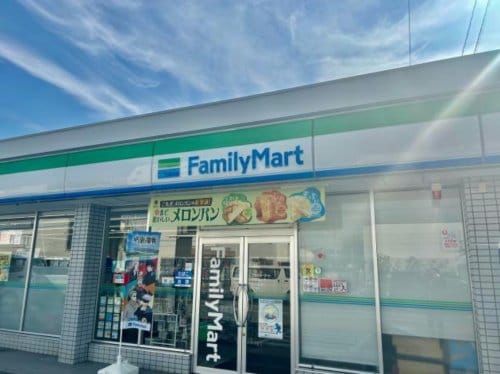 ファミリーマート 姫路亀山店(コンビニ)まで351m リバーテラスⅡ