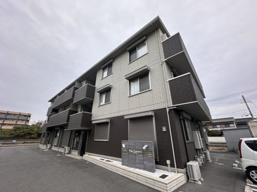  ラフィーネ亀山