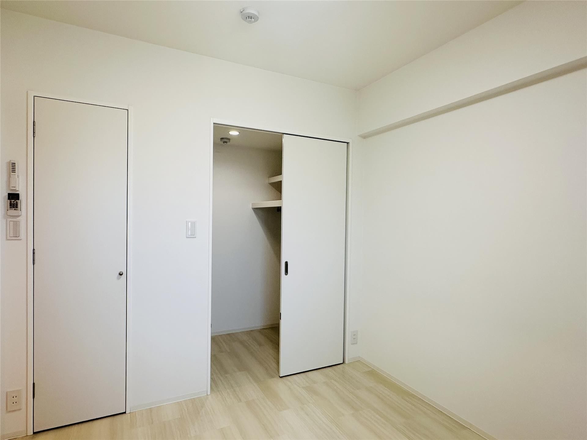  キャッスルコート岩端