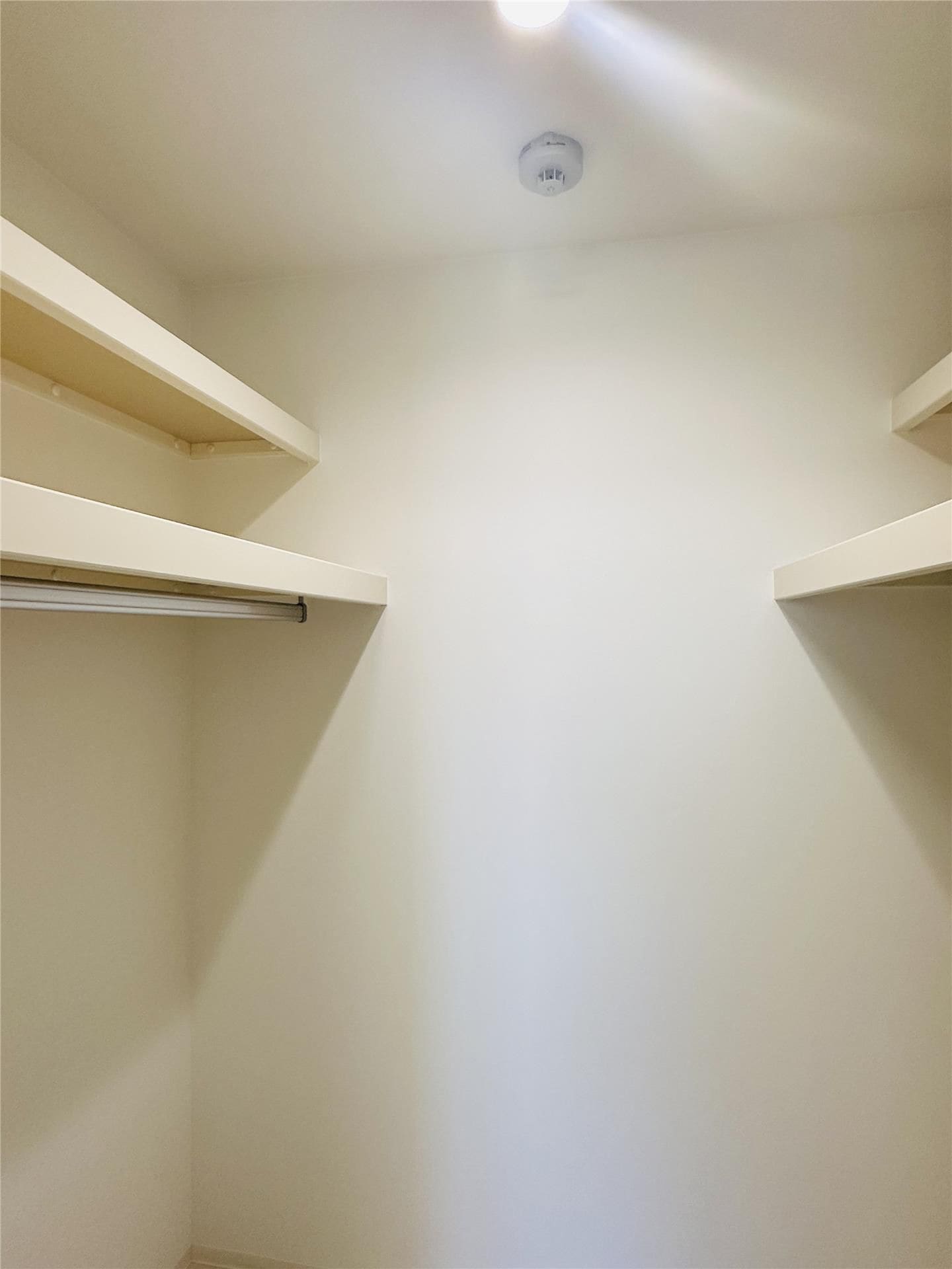  キャッスルコート岩端