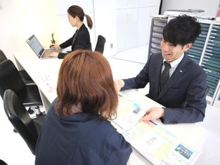 エイブル三軒茶屋店の接客写真