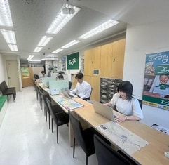 エイブル明大前西口店の接客写真