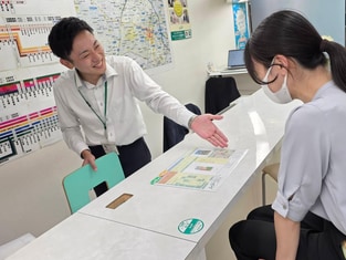 エイブル池袋西口店の接客写真
