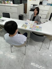 エイブル江坂店の接客写真