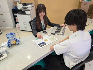 エイブル八尾店の接客写真