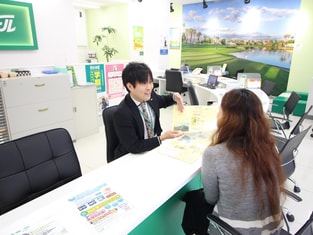 エイブル枚方店の接客写真