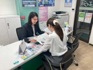 エイブル住道店の接客写真