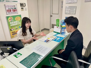エイブル長居店の接客写真