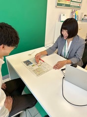 エイブル鳳店の接客写真