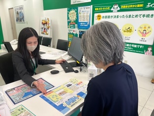 エイブル植田店の接客写真
