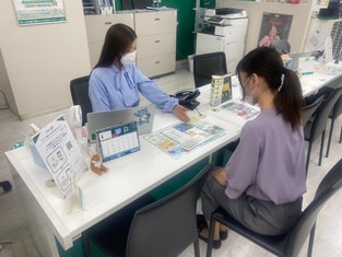 エイブル浄心店の接客写真