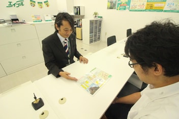 エイブル岩倉店の接客写真