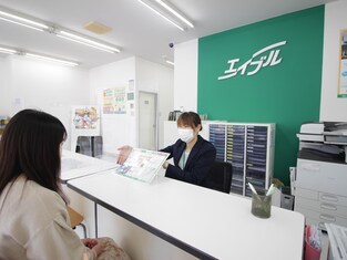 エイブル知立店の接客写真