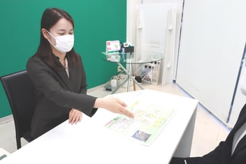 エイブル名古屋駅本店の接客写真