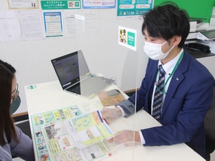 エイブル三河豊田店の接客写真