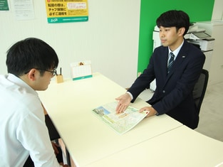 エイブル三河豊田店の接客写真