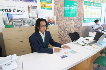 エイブル上小田井店の接客写真