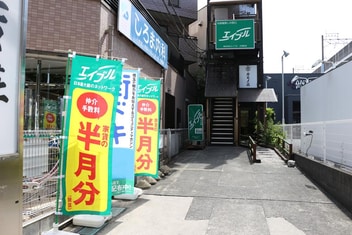 エイブル中浦和店の接客写真
