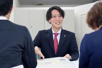 エイブル新越谷駅前店の接客写真