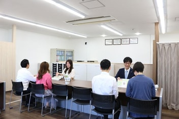 エイブル新所沢店の内観写真