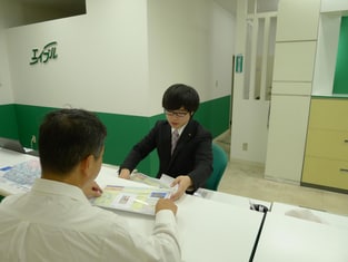 エイブル鳩ヶ谷店の接客写真