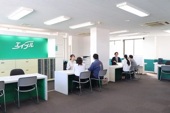 エイブル谷塚店の内観写真