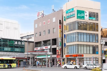 エイブル浦和東口店の接客写真