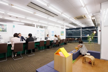 エイブル新都心スーパーアリーナ店の内観写真
