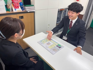 エイブル相模大野店の接客写真