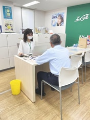 エイブル本八幡店の接客写真