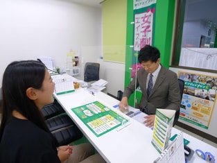 エイブル稲毛店の接客写真