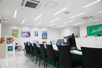 エイブル妙典駅前店の接客写真