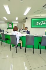 エイブル馬橋店の接客写真