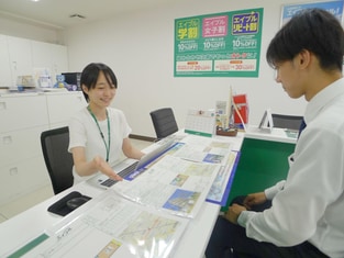 エイブル幕張店の接客写真