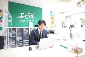 エイブル東中野店の接客写真