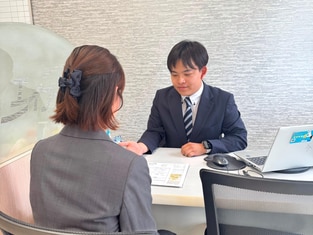 エイブル仁川店の接客写真