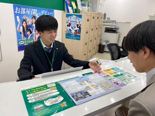 エイブル芦屋店の接客写真