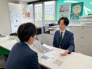 エイブル淀屋橋北浜店の接客写真