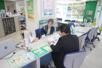 エイブル大橋店の接客写真