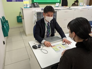 エイブル春日原店の接客写真