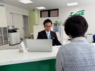 エイブル守恒店の接客写真