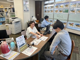 エイブルネットワーク岡山駅西口店の接客写真