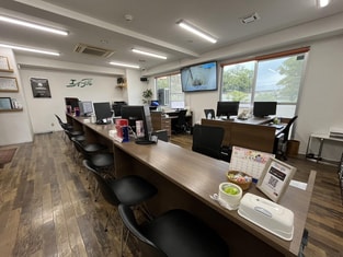 エイブルネットワーク 荒田店の内観写真