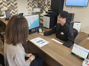 エイブルネットワーク谷山店の接客写真