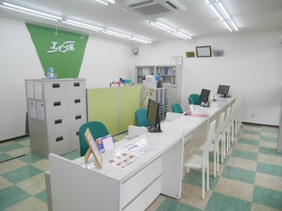 エイブルネットワーク四日市中央店の内観写真