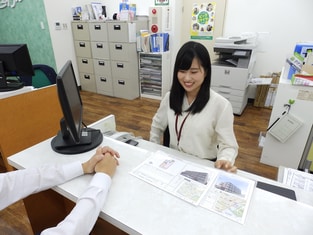 エイブルネットワーク四日市店の接客写真
