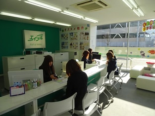 エイブルネットワーク新居浜店の接客写真