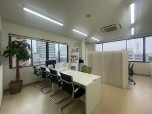 エイブルネットワーク姫路駅中央南口店の内観写真